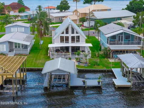 200 Sportsman Drive Welaka FL 32193