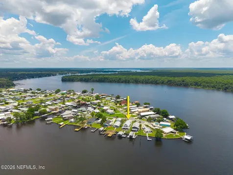 200 Sportsman Drive Welaka FL 32193