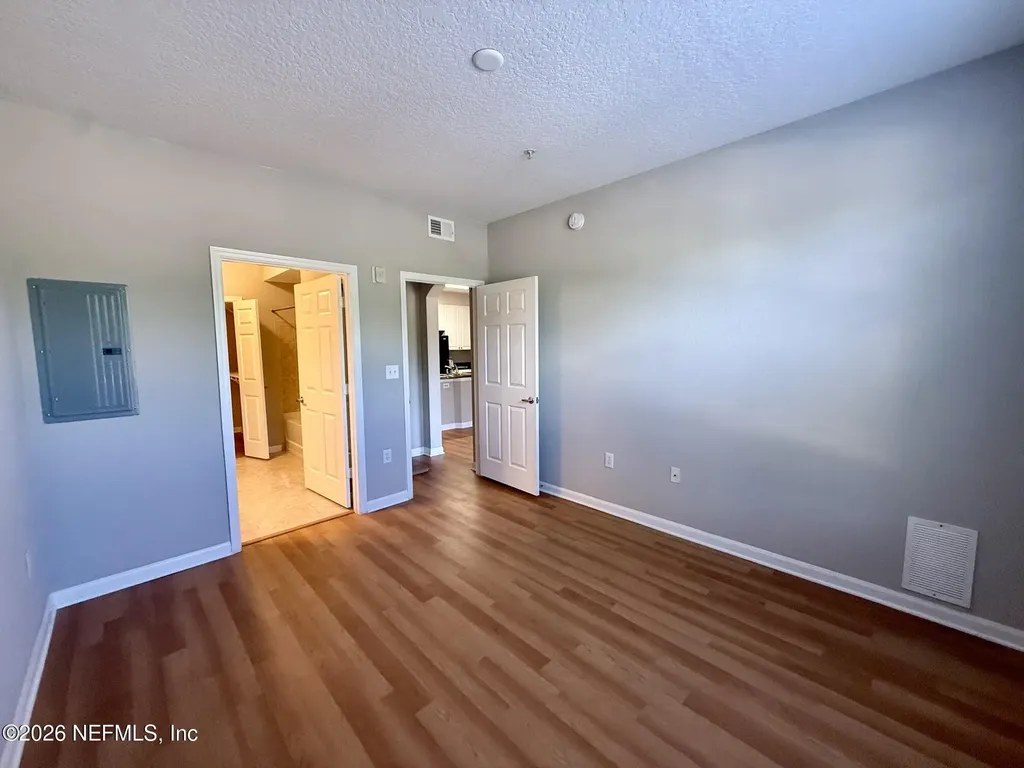 8539 Gate Parkway W Jacksonville FL 32216