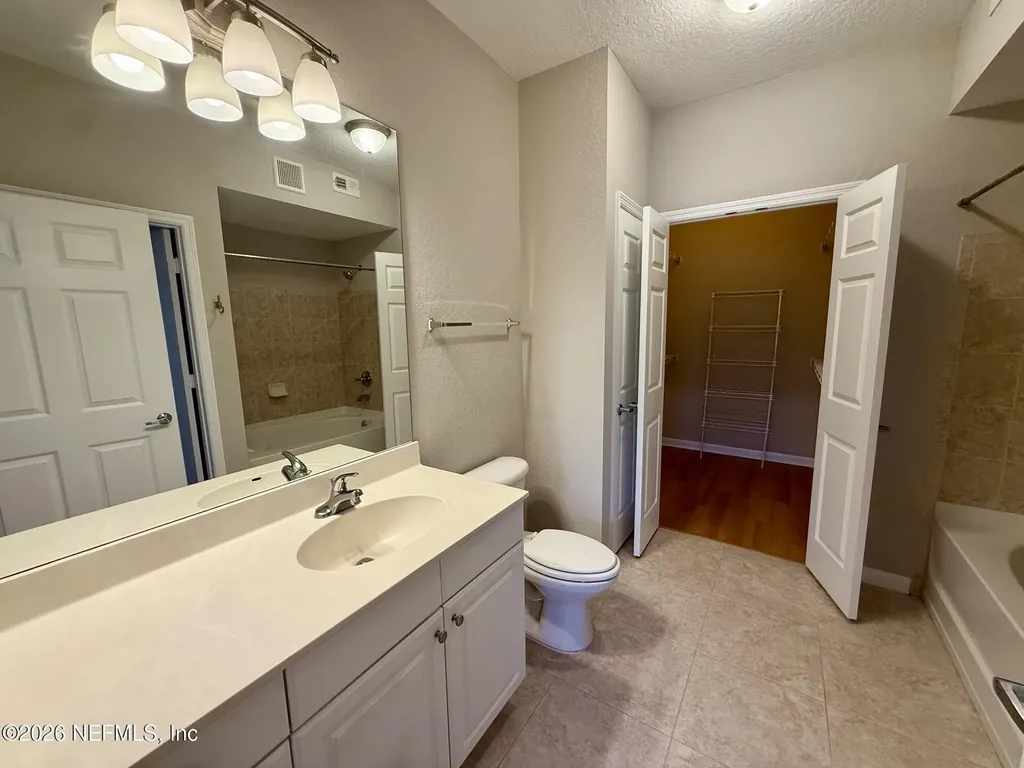 8539 Gate Parkway W Jacksonville FL 32216