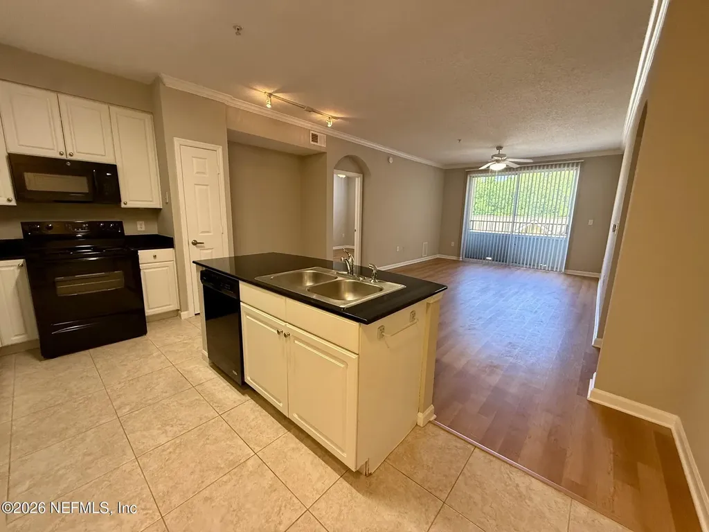 8539 Gate Parkway W Jacksonville FL 32216