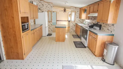 17824 NE 143rd Terrace Waldo FL 32694