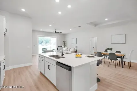 4524 Pinewood Avenue Jacksonville FL 32207