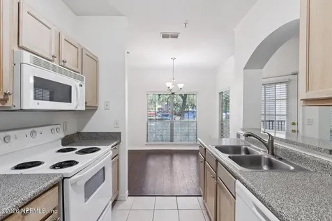 7800 Point Meadows Drive Jacksonville FL 32256
