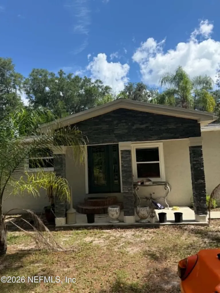 126 E East End Road San Mateo FL 32187