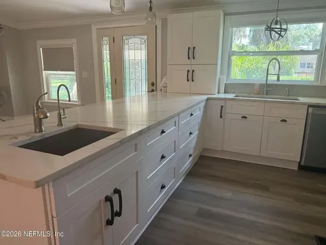 126 E East End Road San Mateo FL 32187