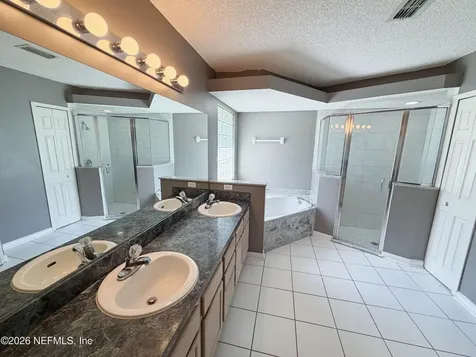 6083 Alpenrose Avenue Jacksonville FL 32256