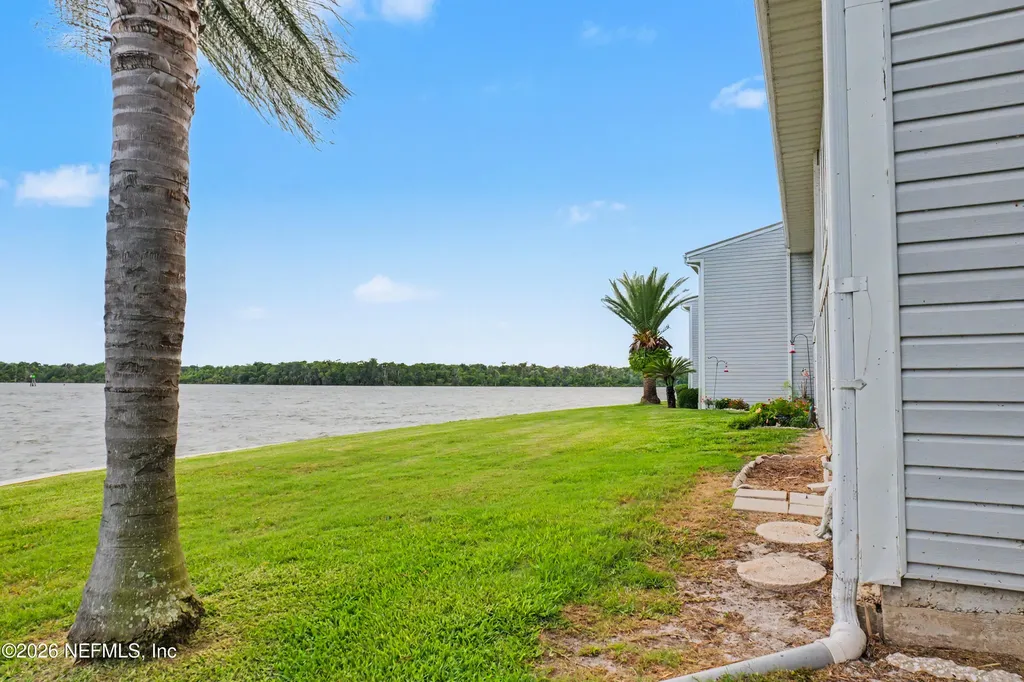 235 River Bend Place Welaka FL 32193