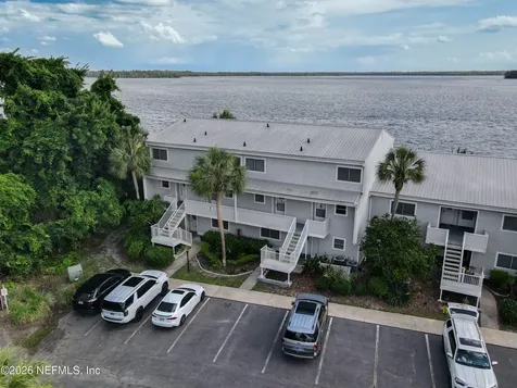 235 River Bend Place Welaka FL 32193