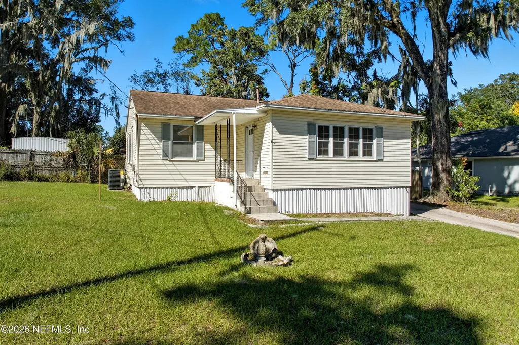 1546 River Hills Circle W Jacksonville FL 32211