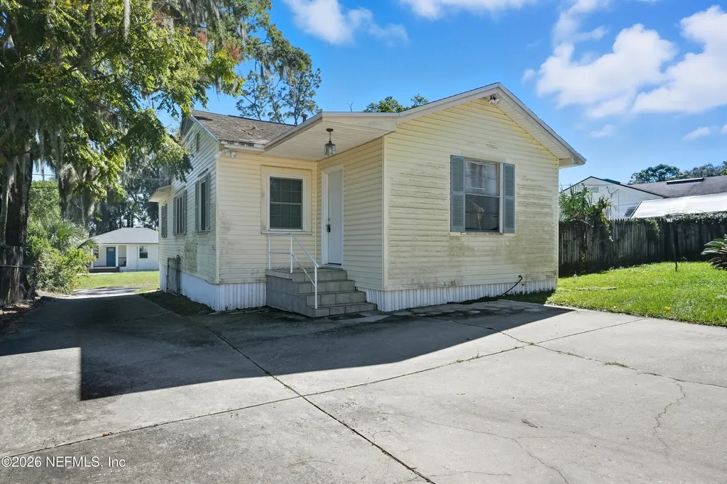 1546 River Hills Circle W Jacksonville FL 32211