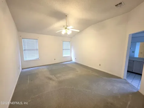 8630 Charlesgate Circle N Jacksonville FL 32244