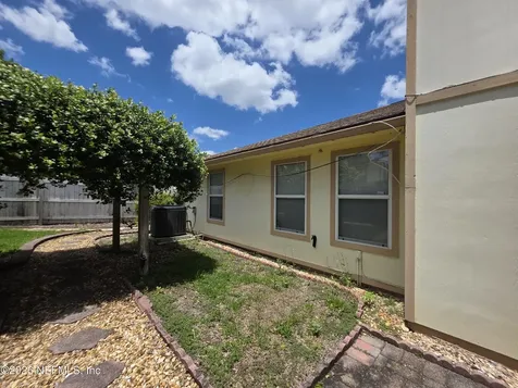 8630 Charlesgate Circle N Jacksonville FL 32244