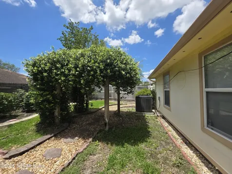 8630 Charlesgate Circle N Jacksonville FL 32244