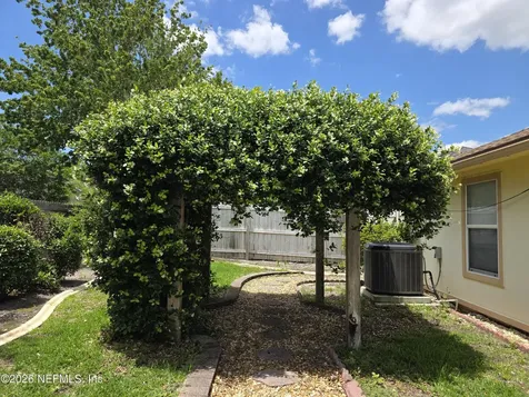 8630 Charlesgate Circle N Jacksonville FL 32244