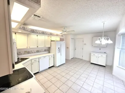 8630 Charlesgate Circle N Jacksonville FL 32244
