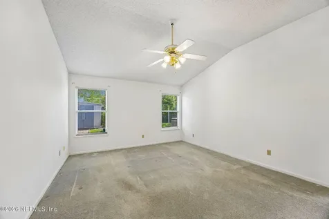 8630 Charlesgate Circle N Jacksonville FL 32244