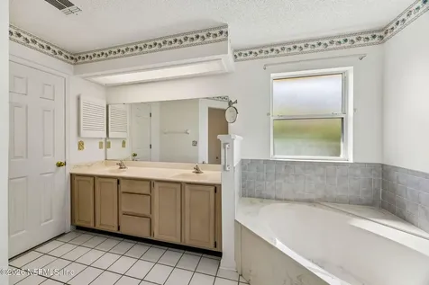 8630 Charlesgate Circle N Jacksonville FL 32244