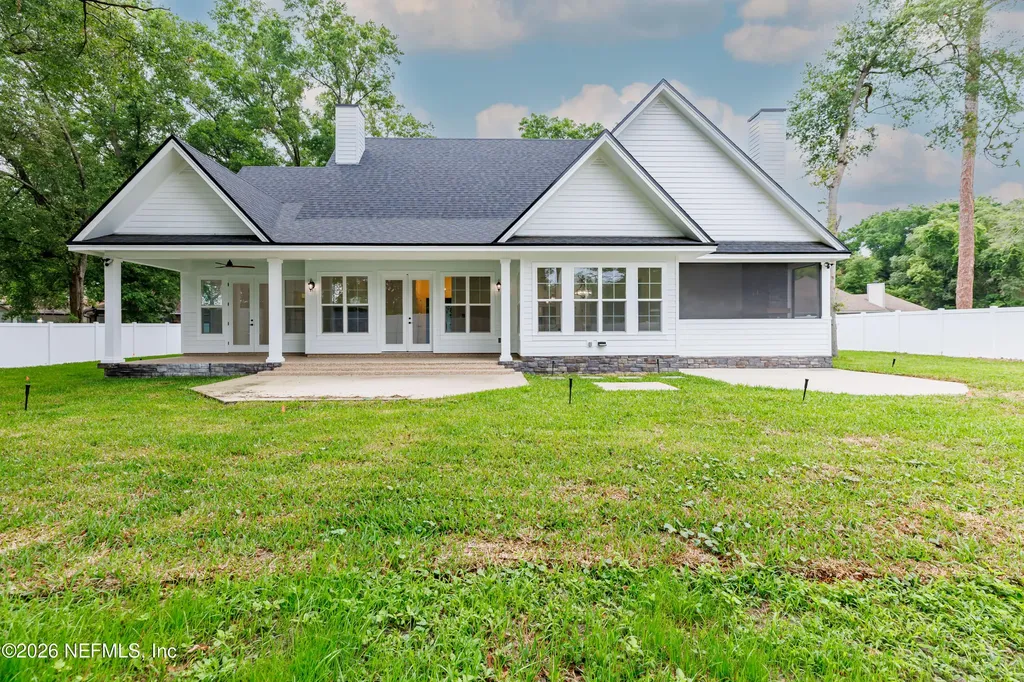 2418 Leafdale Circle S Jacksonville FL 32218