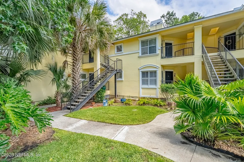 1800 The Greens Way Jacksonville Beach FL 32250