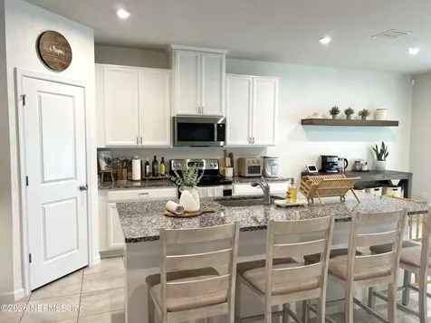 1460 Tan Tara Jacksonville FL 32221