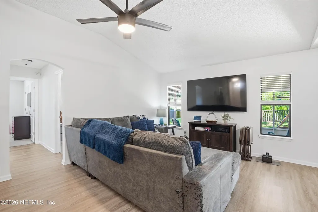 9061 Bridgecreek Drive W Jacksonville FL 32244