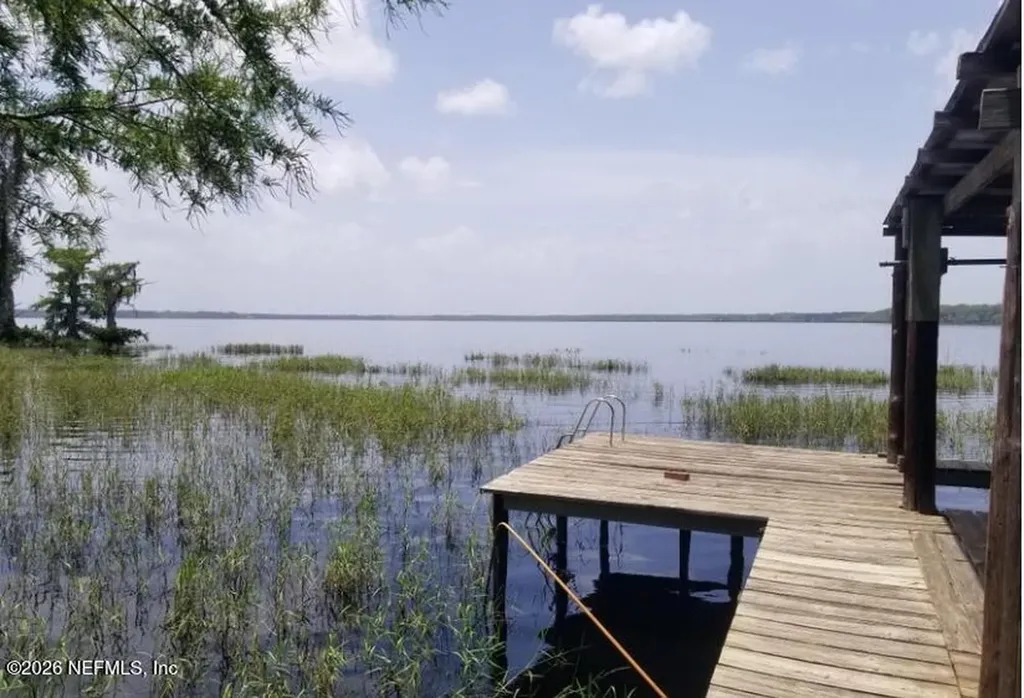 1888 Lake Disston Drive Bunnell FL 32110