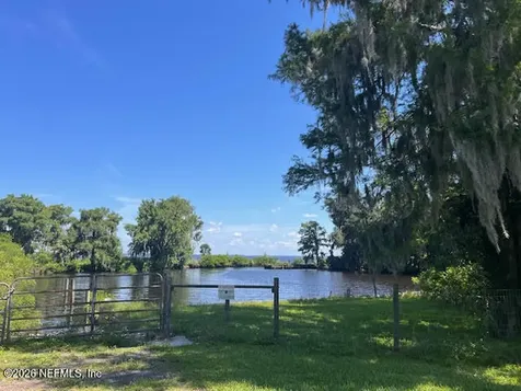 114 N Geraldo Road East Palatka FL 32131