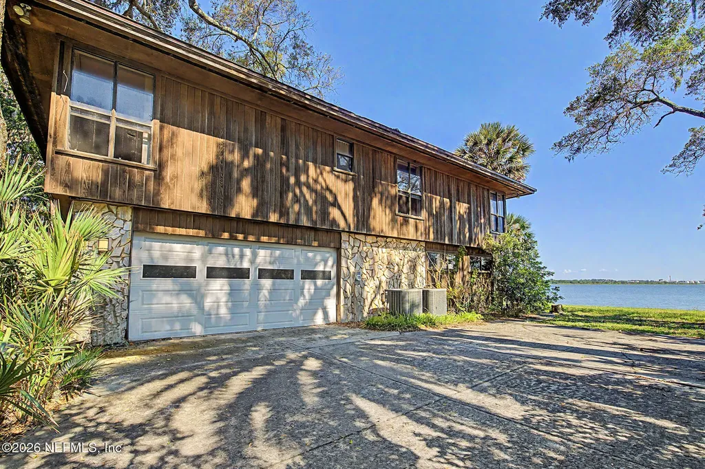 5457 River Trail Road N Jacksonville FL 32277