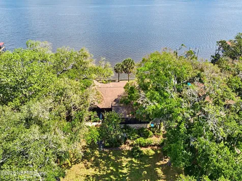 5457 River Trail Road N Jacksonville FL 32277