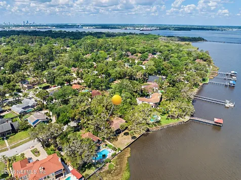 5457 River Trail Road N Jacksonville FL 32277