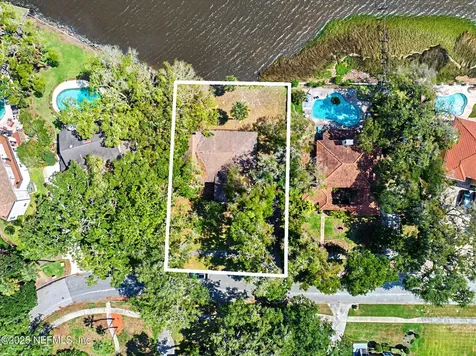 5457 River Trail Road N Jacksonville FL 32277