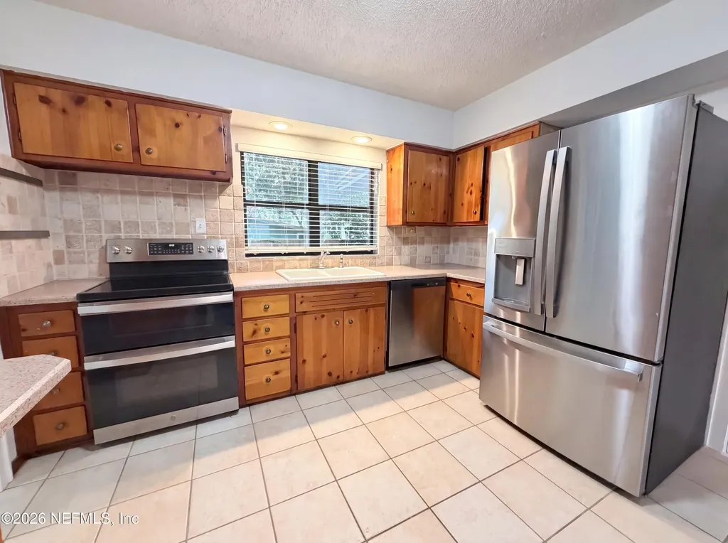 2020 Cherry Lane Palatka FL 32177