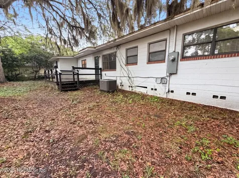 2020 Cherry Lane Palatka FL 32177