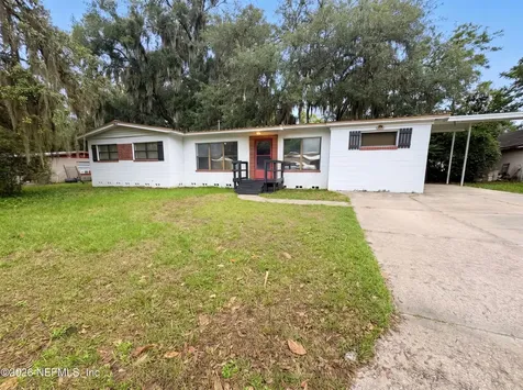 2020 Cherry Lane Palatka FL 32177