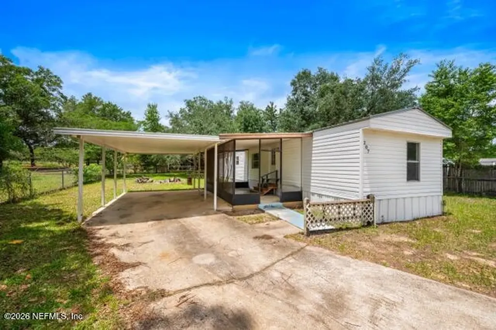 207 Milton Avenue Interlachen FL 32148