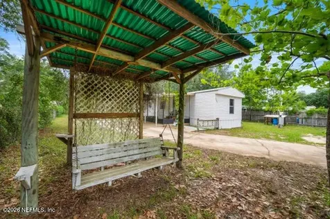 207 Milton Avenue Interlachen FL 32148