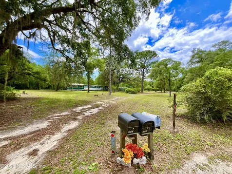 208 Country Living Circle Melrose FL 32666