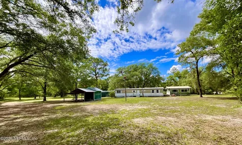 208 Country Living Circle Melrose FL 32666