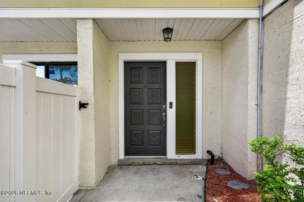 7823 La Sierra Court Jacksonville FL 32256