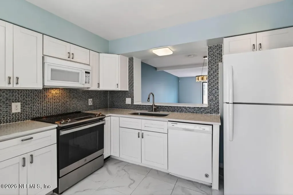 7823 La Sierra Court Jacksonville FL 32256
