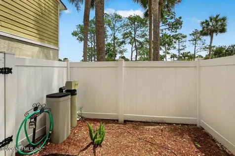 7823 La Sierra Court Jacksonville FL 32256