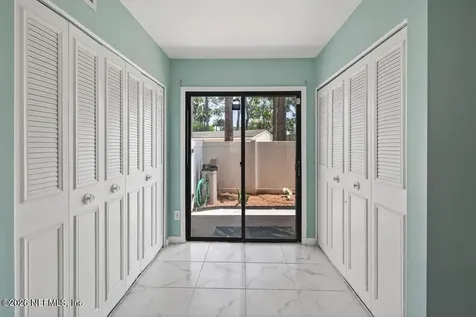 7823 La Sierra Court Jacksonville FL 32256
