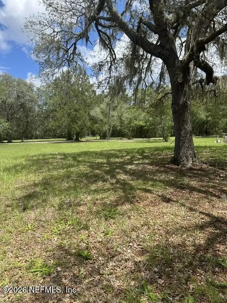 123 Willis Road Hollister FL 32147