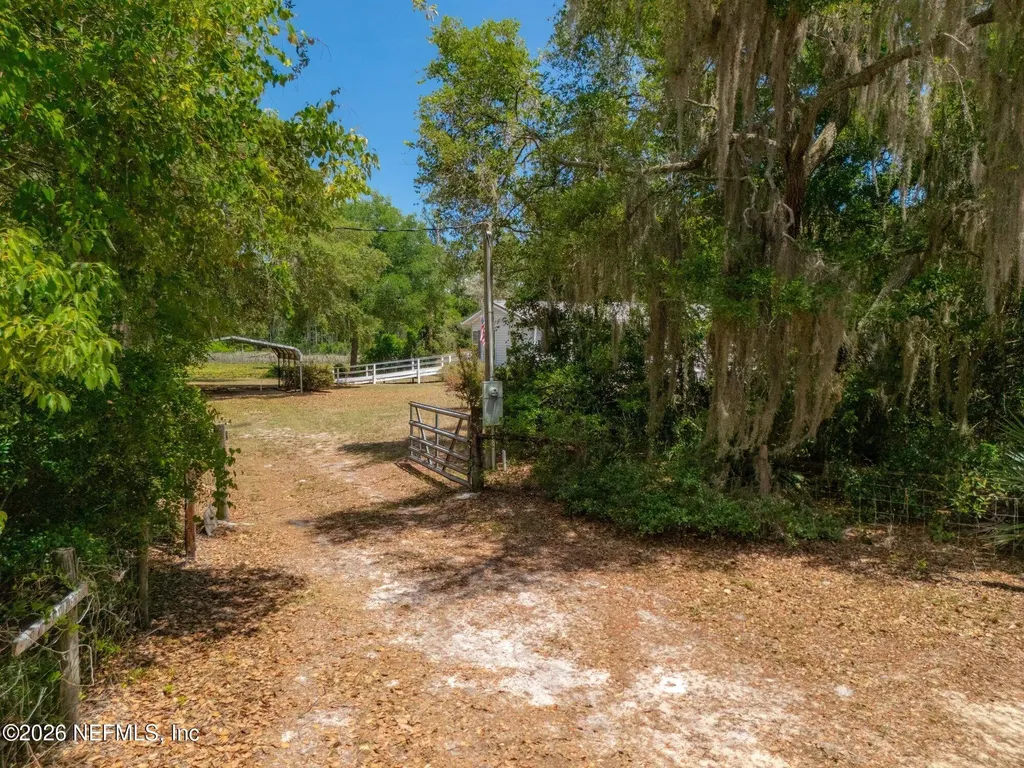 100 Mcgrady Lake Road Crescent City FL 32112