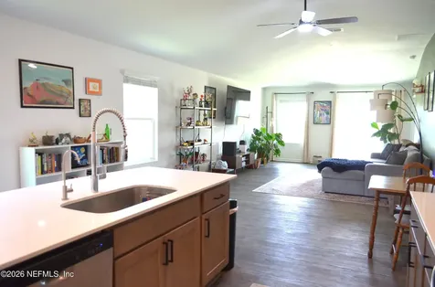 4276 Quaking Street Jacksonville FL 32218