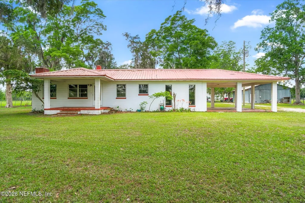 786 W River Road Palatka FL 32177
