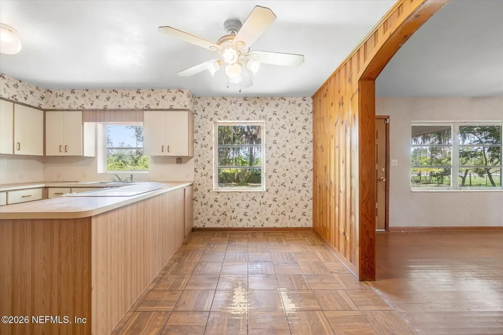 786 W River Road Palatka FL 32177