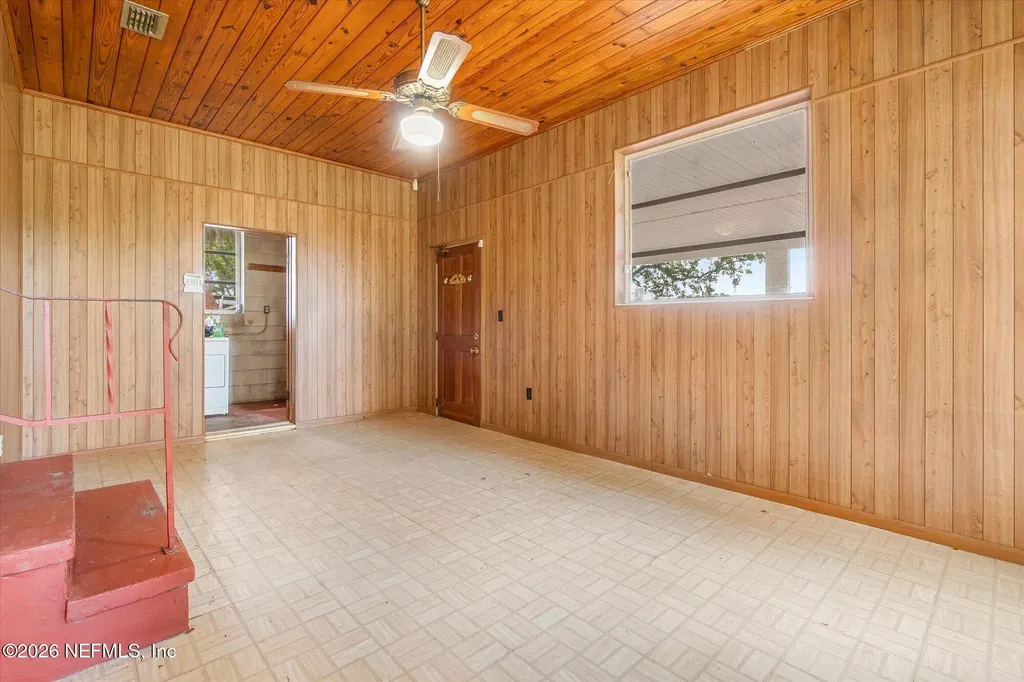 786 W River Road Palatka FL 32177