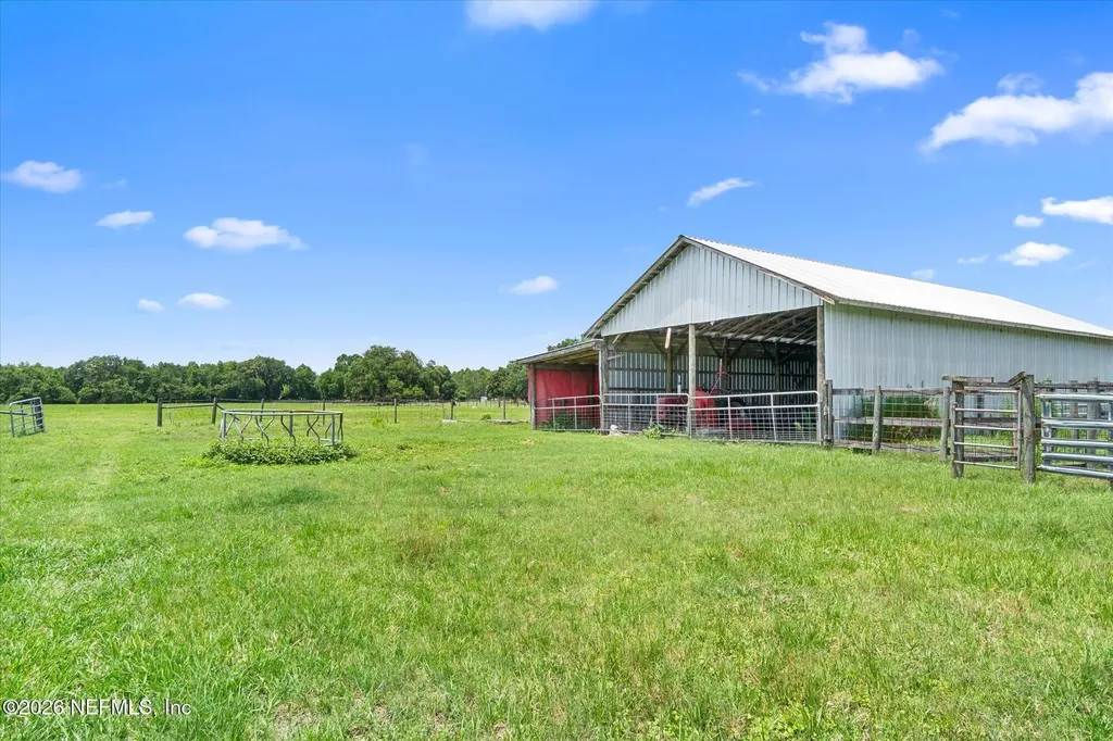 786 W River Road Palatka FL 32177